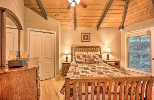 2 Mi to Skiing! Wooded Beech Mtn Retreat with Decks - Foto 49