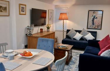 Luxury 1 bed apartment close to Airport and Exhibition centre ideal for short long term stays very cosy nicely furnished for comfort with all mod cons FreeParking on site Free WIFI - Foto 27