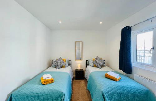 Stylish 3 Bed Apt Sea Views Near the Beach 2B - Foto 59