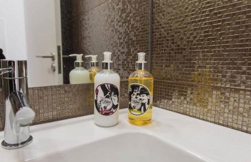 Central Lisbon Flat by Pink St - Photo 22