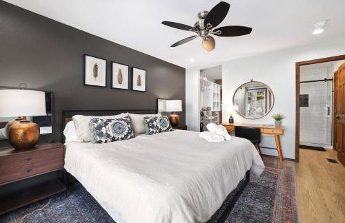 Lakeside Nest Dock on Lake Rayburn Sleeps 10 - Photo 19