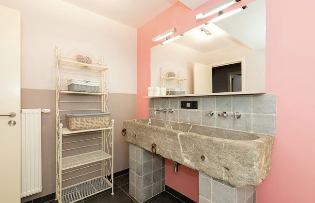 Magnificent Character Cottage with Spa Tub near Marche-en-Famenne - Photo 20