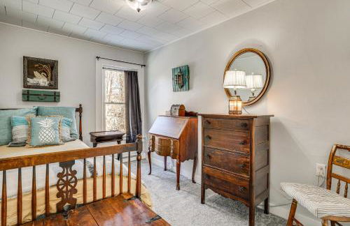 Easy Beach Access! Classic New London Charmer - Foto 18