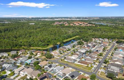 Amazing Pool Spacious 3BR House near Disney - Photo 26