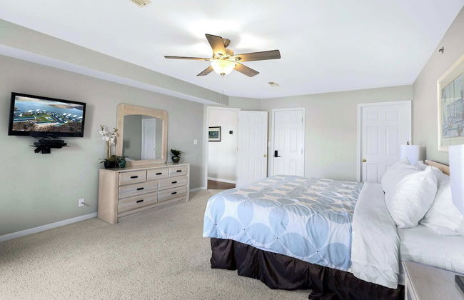 Family Lakefront Oasis Picture Perfect Retreat! - Photo 4