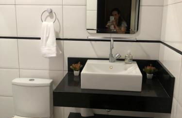 Flat Aju - Um jeitinho especial de se hospedar em Aracaju. Uma verdadeira suíte master todo mobiliado no capricho só para você. - Foto 21