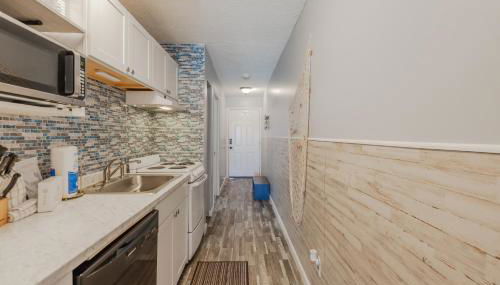 The Turtle House- Quiet complex, 2 BR/ 2 BA - Photo 5