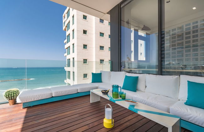 Front of Beach next to RoyalBeach Hotel - Foto 1