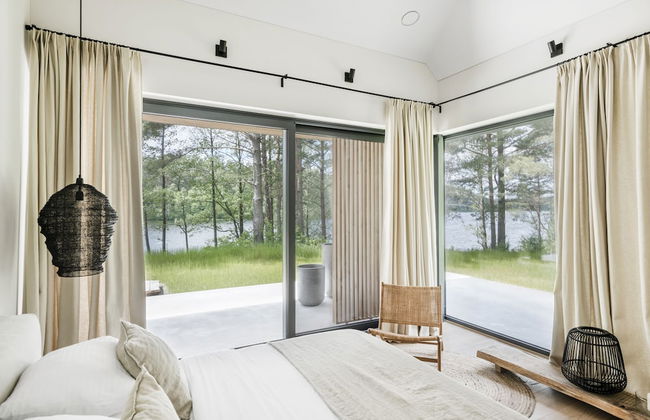 The Lake. Unique Waterfront Villa - Photo 12