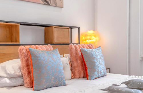 INTERIOR-DESIGN Apartment with HUGE Terrace - Photo 34