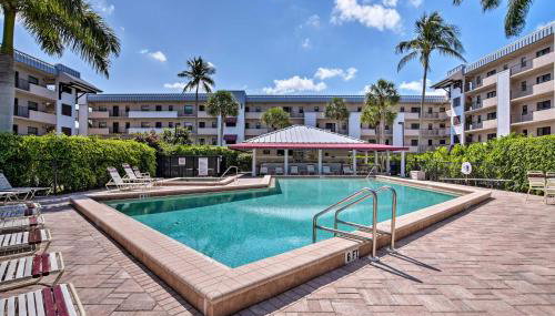 Relaxing Waterfront 2-Story Retreat with Pool Access - Foto 3