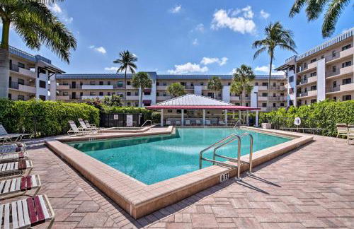 Relaxing Waterfront 2-Story Retreat with Pool Access - Foto 3