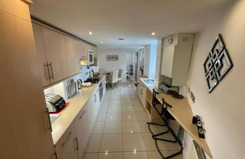 Earle House Serviced Apartments - Photo 85