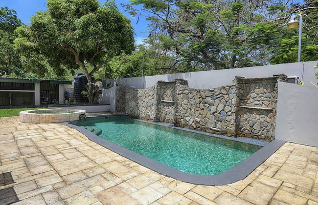 Pool and Jacuzzi Vacation Home - Foto 11