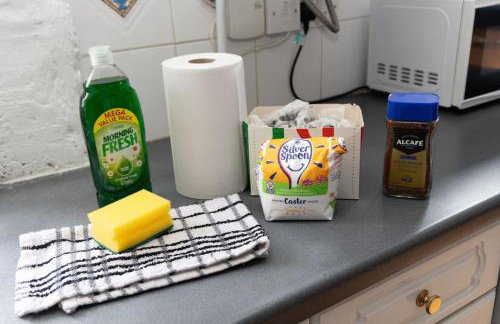 3 bed home sleeps 8 people located 1 min from train stop - Otley Terrace - Photo 29