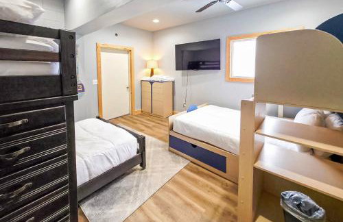 Bowling Alley! Expansive Group Getaway in Lewiston - Foto 39