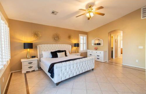 Heated Pool • Mini Golf • Huge Backyard • King Bed - Foto 6