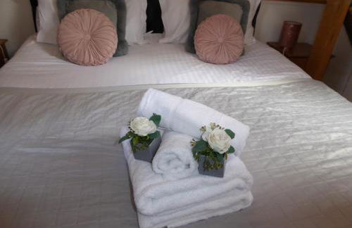 Romeo Cottage - Sleeps 4 - Open Plan Barn - Private Hot Tub & Garden - Foto 56