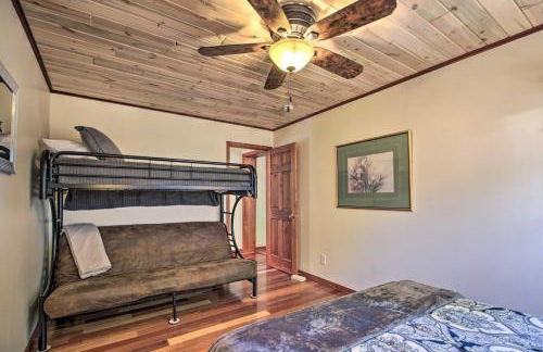 Retreat with Lake Access and Private Boat Dock! - Foto 17