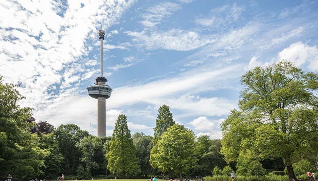 La tour Euromast est l'un des principaux symboles de Rotterdam