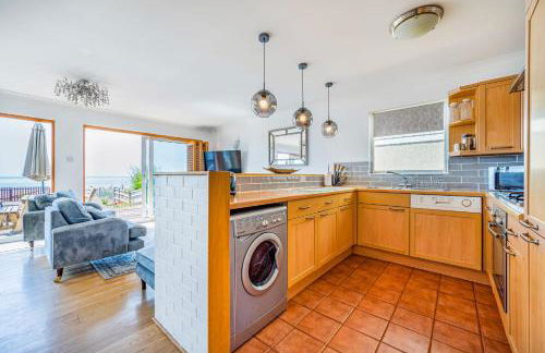 Pebble Paradise Beachfront Family Getaway - Foto 14