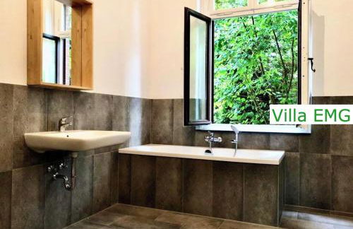 Ferienhaus Villa EMG Velbert nah Düsseldorf Essen Dortmund, Familien Gruppen bis 27 Personen, 3 Küchen, Kaminofen, Terrasse - Photo 20