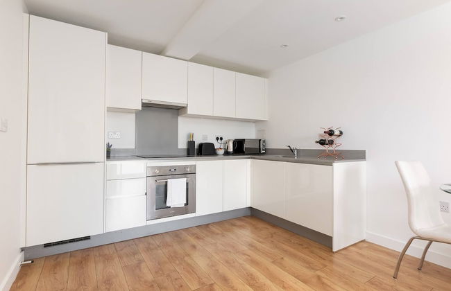 Skyvillion 2bed Enfield Flat W Balcony - Parking - Foto 36