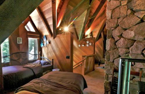 Little Ahwahnee Inn Entrance to Yosemite - Foto 28