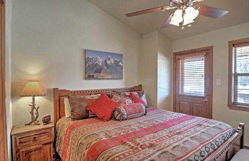 Red River Home with 2 Balconies - 1 Block to Main St - Foto 11