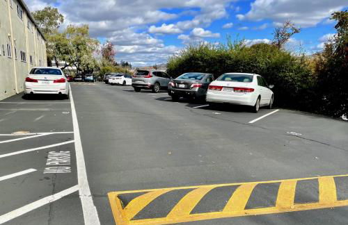 King Bed-Parking-Top Floor-Desk-Downtown - Foto 15