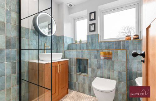 Marlow - Three Bedroom House - Parking - Photo 25