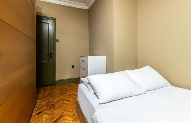 Chic Flat w Balcony BBQ 10 min to Emaar in Uskudar - Foto 20