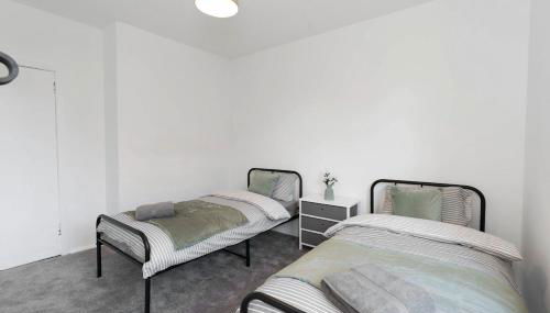 Free Parking - Central - Sleeps 6 - 3 Bedrooms - Foto 5