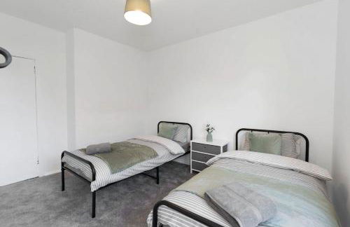Free Parking - Central - Sleeps 6 - 3 Bedrooms - Foto 5