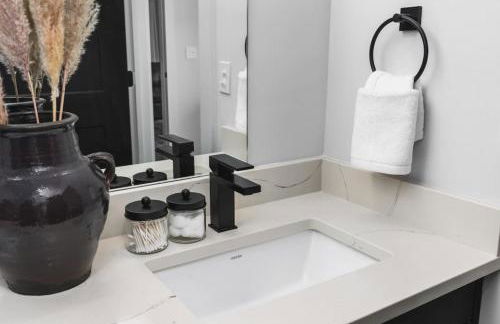 Premium Condo with Huge Patio near Vanderbilt & Downtown - Foto 22