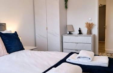 Lets Stay SA Manchester I 2Bed 2Bath l Waterfront l Private Balcony I Relaxing Retreat I Great Location - Foto 30