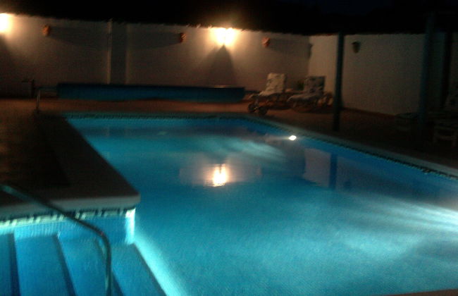 2 Bed-sleeps 4-mtn View-private Pool & Terrace - Photo 8