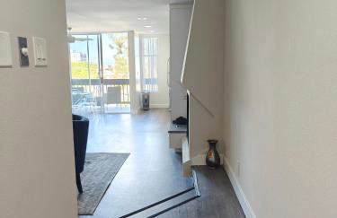 Skyline Escape 1-Bedroom with Balcony and Roof-Top Pool - Foto 8