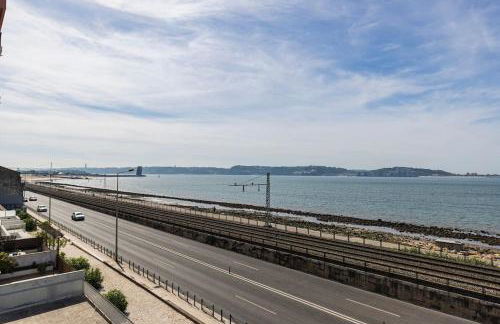 Unique Riverview Apartment - Photo 28