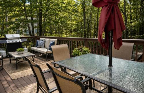 WOW!! Ultimate Pocono Retreat Hot Tub, Game Room, Fire Pit, Near Lakes & Hiking! - Foto 47