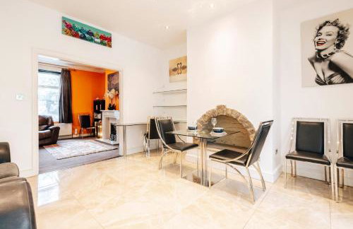 Luxury Unique Townhouse with Hottub & Pizza Oven - Foto 10