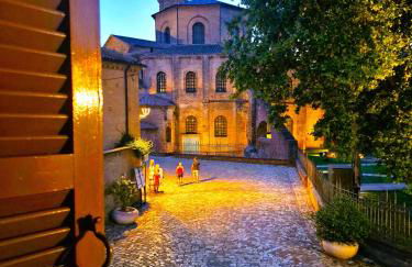 DOMUS GALLA PLACIDIA - superlative view - 50 meters from UNESCO heritage sites - San Vitale - Galla Placidia - Photo 31