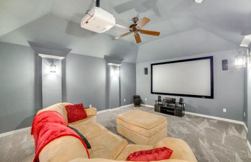 Great for Gatherings! Stylish Allen Home with Patio - Foto 4