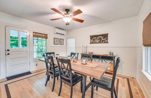 Historic Farmhouse Near Mountains and Colleges! - Foto 8