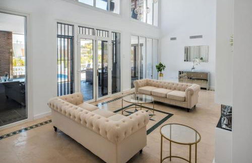 Dream beach-side villa with sea views & close to golf - Photo 50