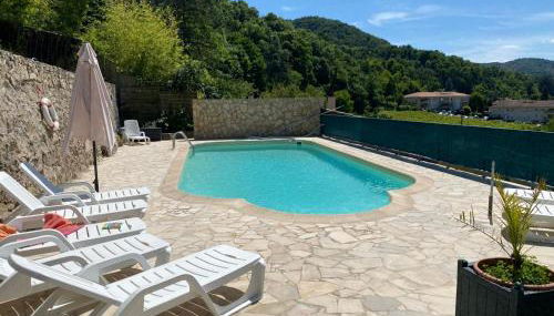 Gîte du vigneron à La Terrasse piscine local vélos - Foto 3