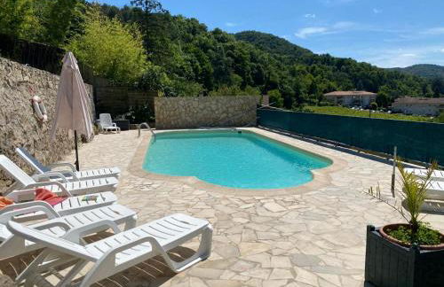 Gîte du vigneron à La Terrasse piscine local vélos - Photo 3