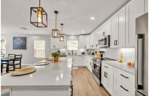 Spacious & Homey 4br/3ba W/amenities Near Downtown - Foto 14