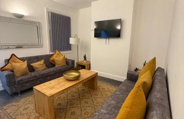 Hidden Gem - 4 Bedroom Home - Photo 3