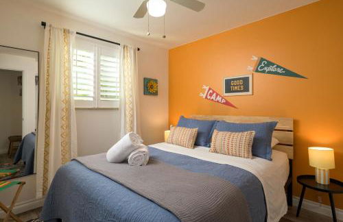 Cozy Family Retreat with Yard - Walk to Olde Town - Foto 17